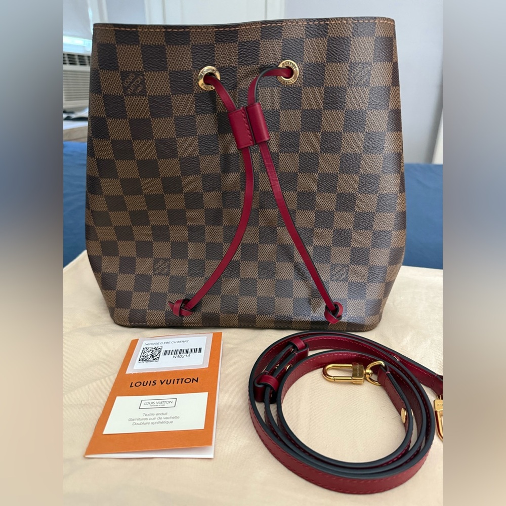 Louis Vuitton Neo Noe MM Cherry Berry